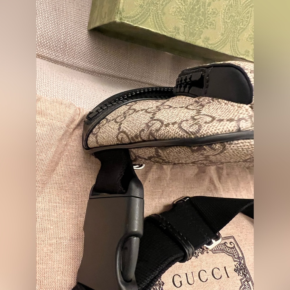 Gucci Supreme Belt Bag - Picture 11 of 14